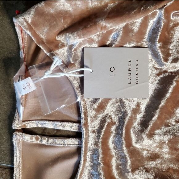 Lauren Conrad Women's Pink Velvet bell sleeve top - Picture 3 of 5